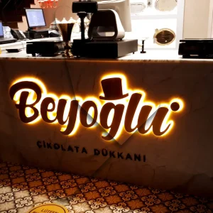 iç mekan banko önü ışıklı logo iç mekan banko önü ışıklı logo