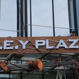 plaza girisi modern tabela plaza girisi modern tabela