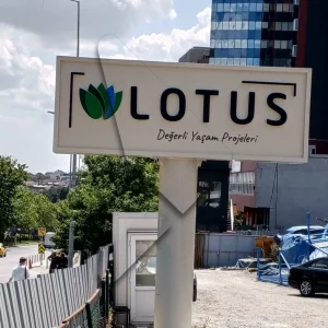 Taksim totem tabela montaji Taksim totem tabela montaji